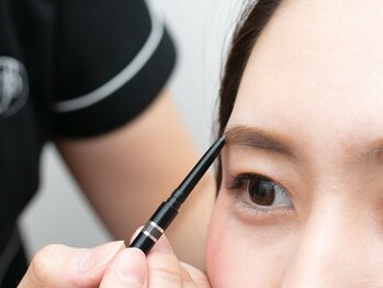 ビポルテ 桑名店(BPORTE)の写真/なりたいイメージと骨格/眉の形を照らし合わせ、デザインをご提案♪トレンドや似合わせデザインが得意！