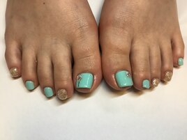 パステルグリーンフットネイル