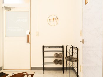 アイブロウドット 川越店(iBROW.)/おしゃれな店内