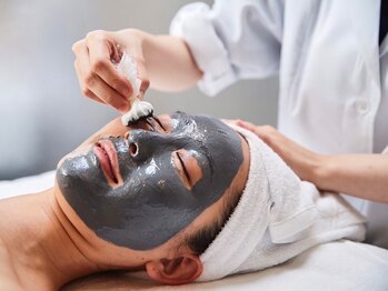 エングロー 錦糸町店(Englow)の写真/特殊な磁石を使った＜復元パック￥6800＞毛穴の奥の汚れを引き上げ‥仕上がりの白さと透明感をお楽しみに♪