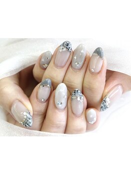 ネイル・アイメニューの同時施術が可能