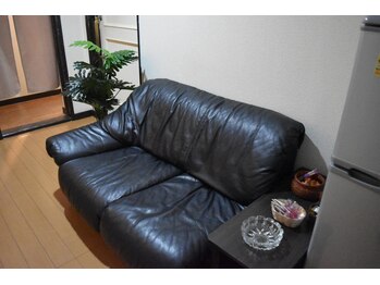 笑顔/ふかふかソファの待合スペース★