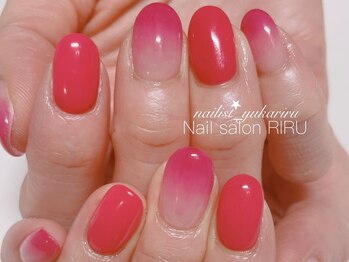 リル(RIRU)/ビビッドピンクネイル