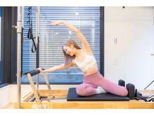 グロウ ピラティス バー スタジオ(GLOW Pilates Barre Studio)