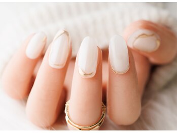 ヴァンネイル(VINGT NAIL nail&eye beauty)/白でおしゃれなニュアンスネイル