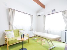 ぐりん整体院の雰囲気（ぐりんをメインにした明るいお部屋で施術させて頂きます♪）