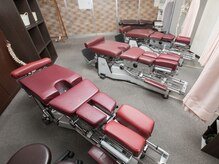 国立駅前カイロプラクティックの雰囲気（白を基調とした清潔感あふれる店内【整体・カイロ・マタニティ】）