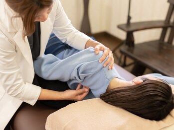 ヒカリノキュウジツ(Hikarino休日)/整体　O脚改善　猫背肩こり腰痛