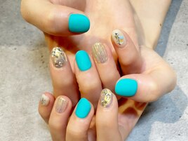 マット　ミラーの夏ネイル