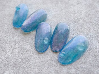 カトルナフ(quatre fois neuf)/梅雨カラーのマグネットネイル