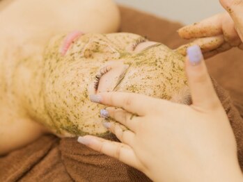 セレーネ(SELENE)の写真/《芸能人御用達》肌の悩みを解決する専門店☆皮がむけない今話題のREVIハーブピーリング！当日からお化粧◎