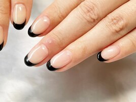 黒フレンチ　大人ネイル