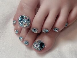 キラキラブルーフットネイル