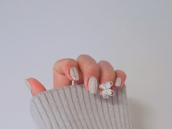 クラネイル(KURA_NAIL)/立体パールで大人可愛いネイル