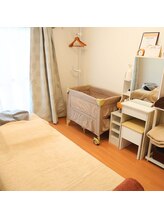 ボディラボらくなり/兼岩の部屋 横にベビーベッド◎