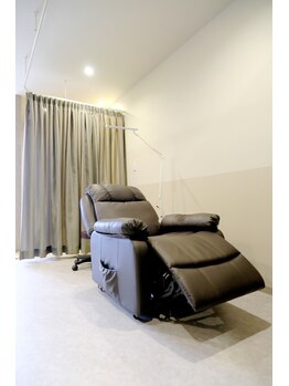 レア バイ ダム(le'a by dam)/リクライニングチェアでの施術