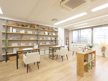 オーガニックネイルサロン プティ ボア(petit bois)の雰囲気(明るく広い落ち着いた店内♪)