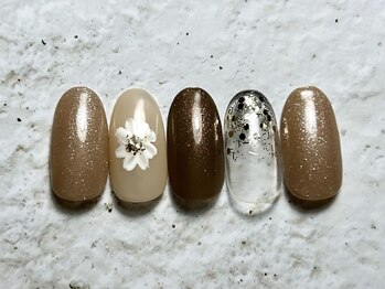 アヤ(AYA)/ワンポイントフラワーネイル