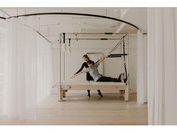 カリンピラティス 乃木坂 六本木店(Kalin pilates)/歪みをなおして姿勢改善