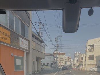 ラグ(LUXU)/1本目を通過まっすぐ進みます。