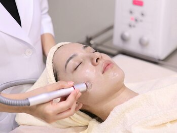 リオラ(Riora)の写真/【トラブルを繰り返さない肌へ】毛穴汚れ&角質除去◎ハイドラフェイシャルで透明感UP！