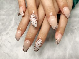 虎柄フレンチネイル