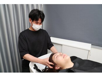 フェイスアップ 熱田店(face up)/ヘッドスパの施術風景です。