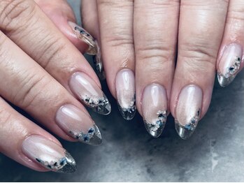 トゥルーラネイル バイ クロエ(TRUE LA NAIL.by Chloe)の写真/フォルムやケアにこだわりあり◎シンプルだからこそ差のつく、品のある洗練された指先を実現いたします。