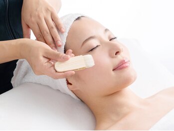 エヴァーグレース 栄店の写真/【話題の乳酸ピーリング ¥5980～】丁寧なカウンセリング×施術で誰もが憧れる透明美肌を手に入れよう♪