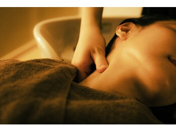 ゼン 銀座本店(ZEN)/首や頭皮のデジタル疲れにも。