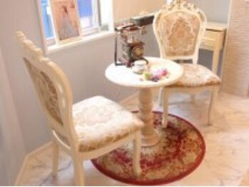 オアシス ビューティー 川口店(OASIS Beauty)/アンティーク調のオシャレな店内