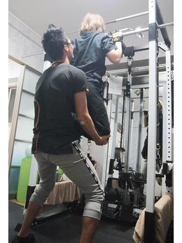 整体 ボディメイク あおし/女性もチンニング(懸垂)