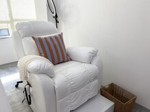 ランピーバイルーム(Lumpy by .room.)の雰囲気（リクライニングベッドで、リラックスしながら施術を受けられます）