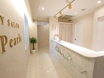 ザ パールズ(The Pearls)/ベージュ基調の落ち着いた店内♪