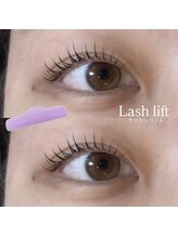 アヤネイルズ アンド アイラッシュ(AYA NAILZ.＆Eyelash)/根元立ち上げナチュラルデザイン