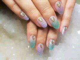 ラメグラデ 大人可愛いネイル