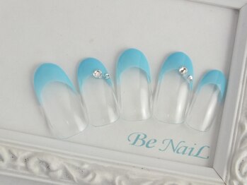 ビーネイル(Be NaiL)/ブルーのフレンチネイル
