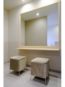 レア バイ ダム(le'a by dam)/メイクルーム