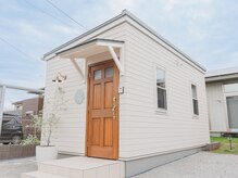 住宅街にあるこちらの小さなサロンを目印に！駐車場有◎