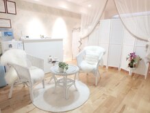 エステティックサロン シュシュ 元町(chouchou)/白を基調とした待合室★