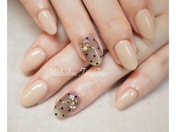 タイニーツリー(Tiny Tree)/大人可愛いドットネイル♪