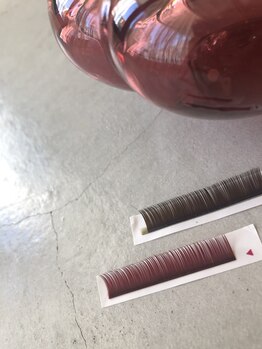 ノットイコール(≠ not equal)/カーキ×ワインレッド