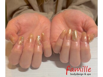 ファミーユ 清田通り店(famille)/ゴールドで華やかに