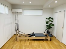 かみふくろう整骨院 整体院の雰囲気（ナチュラルな木のぬくもりと白を基調としたプライベート空間）