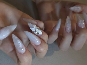 モク(moqu.)の写真/アクリルスカルプ・チップ長さだし◎アートをより華やかにしたい方は勿論、爪を縦長に魅せたい方にも!