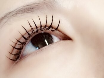 千草(Chigusa)の写真/【モチに自信あり!】ベテラン技術による自まつげ負担軽減&高密着度フラットマット♪感動のキープ力実感◎