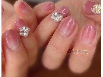 ミニュー(Minieux)/ポイントビジューネイル