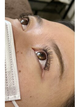 ビップ(VIP)/綺麗な目の形を生かしたデザイン