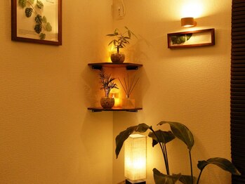 名のないサロン/心を落ち着かせる上質インテリア