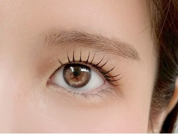 ネイルアンドアイラッシュ スリール(Sourire)の写真/≪パリジェンヌ/最新まつげパーマ≫Sourireなら自まつ毛の修復も同時に叶う！まつげのハリ/ツヤ/コシUP◎